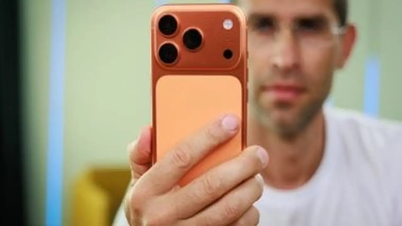 اللون البرتقالي يسيطر.. هاتف iPhone 17 Pro ينعش مبيعات آبل في السوق الصينية